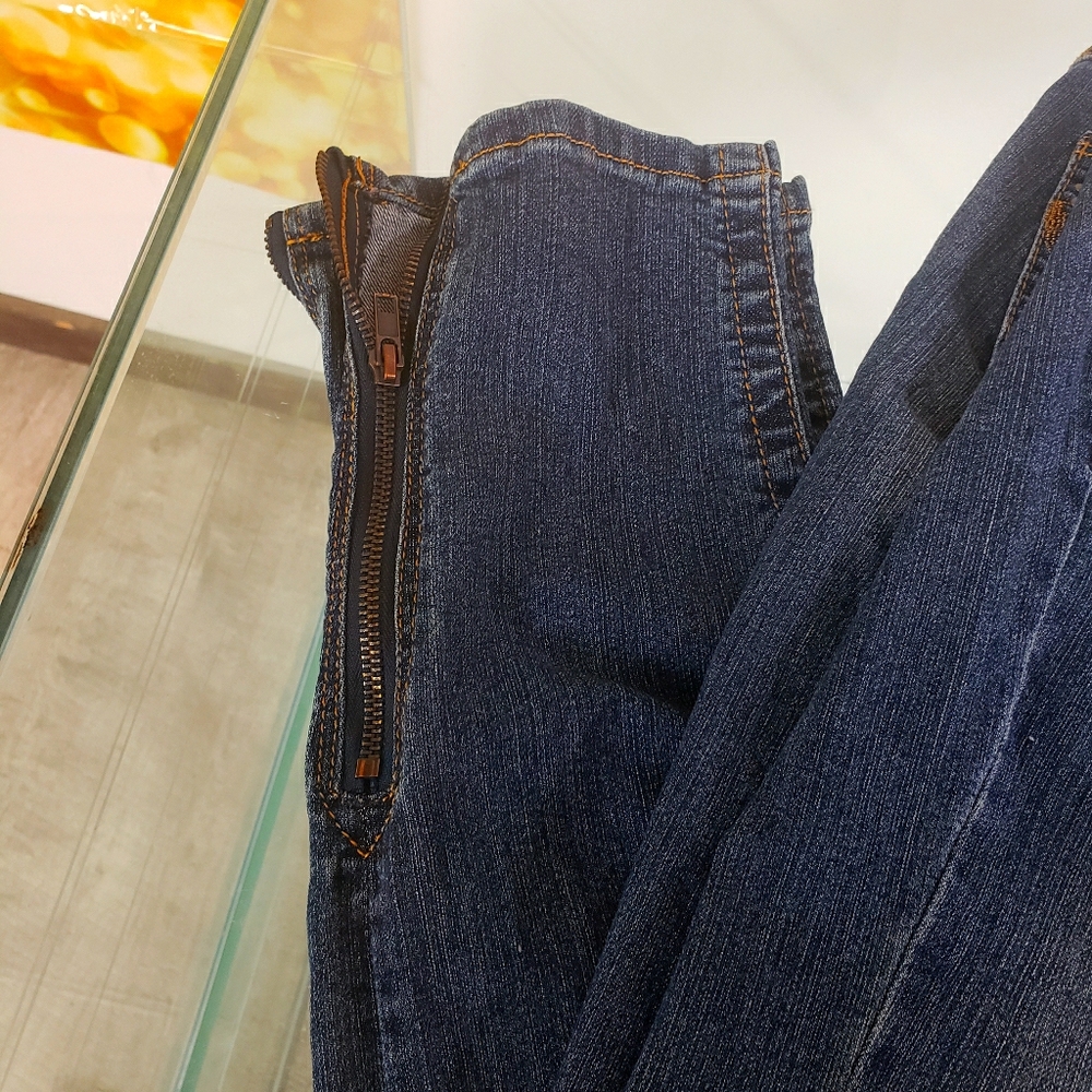 Used - Picture 2 of 2